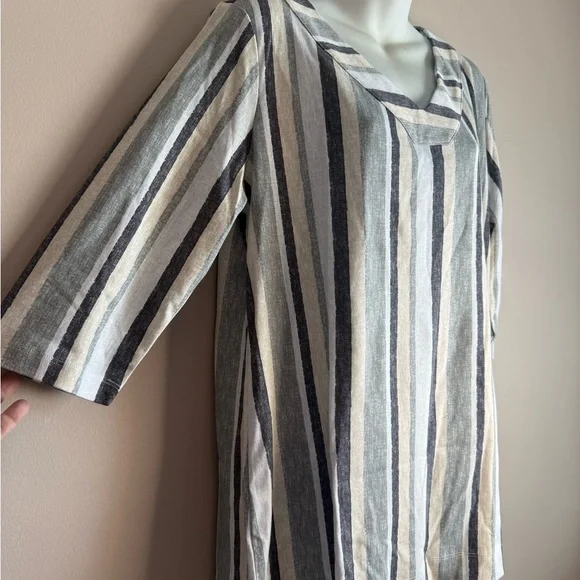 d&co. Striped V-Neck Blouse - Picture 2 of 8